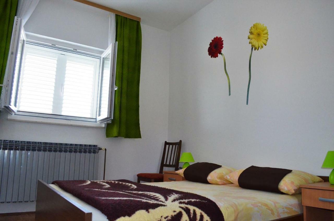 Apartman Rosa Pirovac Eksteriør billede