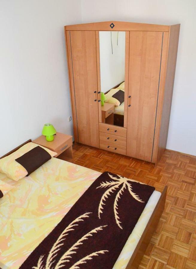 Apartman Rosa Pirovac Eksteriør billede