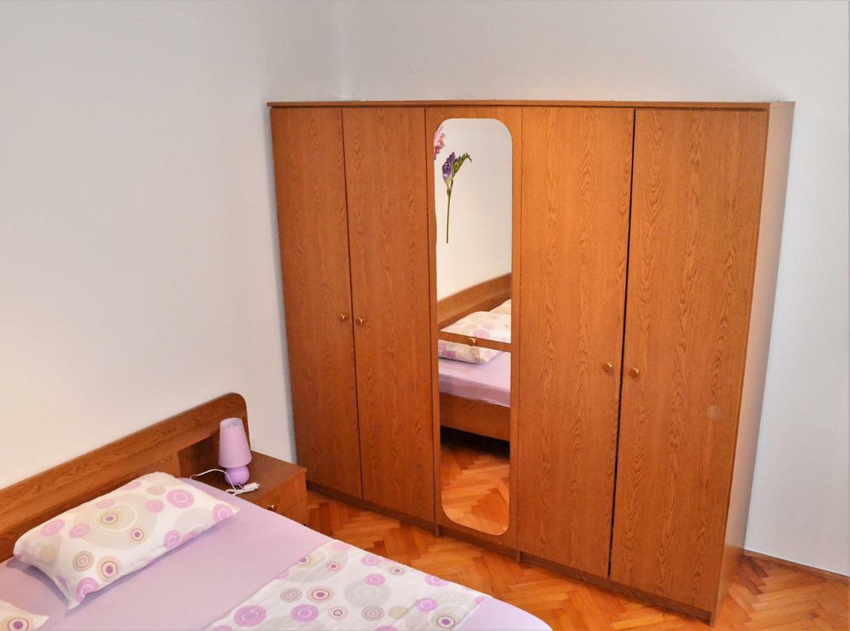 Apartman Rosa Pirovac Eksteriør billede