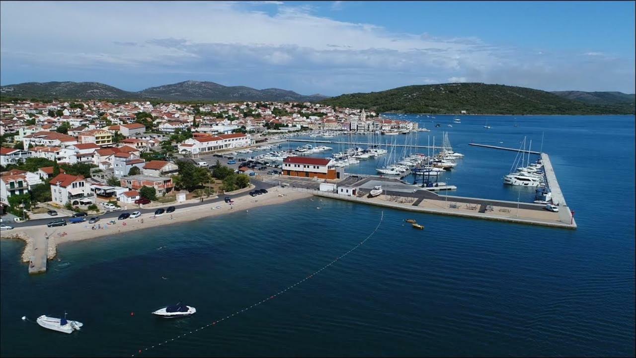 Apartman Rosa Pirovac Eksteriør billede